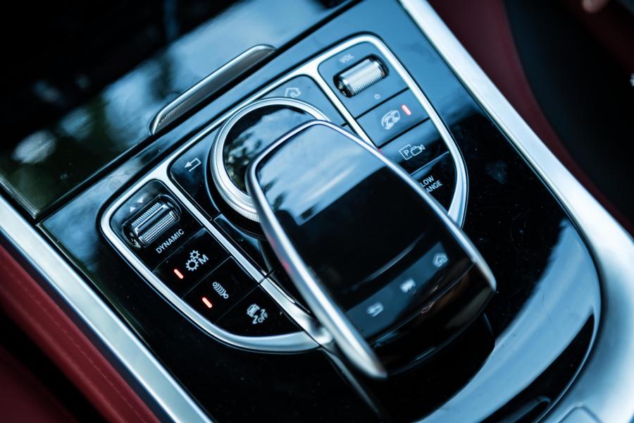 Детали интерьера Mercedes-AMG G63 (W463) 2018 года  (JP) (фото 12 из 34)